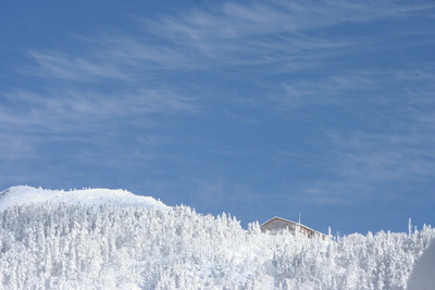 西穂山荘と巻雲の写真