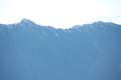 燕岳と燕山荘の写真