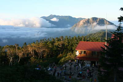 朝の乗鞍岳、焼岳、西穂山荘の写真