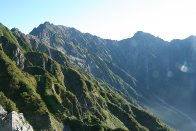独標から見た奥穂高岳と前穂高岳の写真