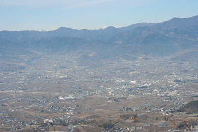 塩山の町と八ヶ岳方面の写真