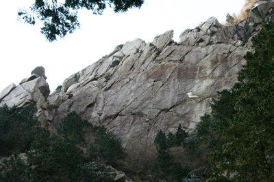 テスト岩付近から見た一の壁とフランケの写真