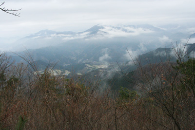 三国山から見た権現山と扇山の写真
