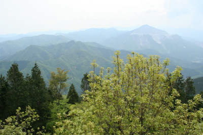 丸山の展望台から見た武甲山方面の写真