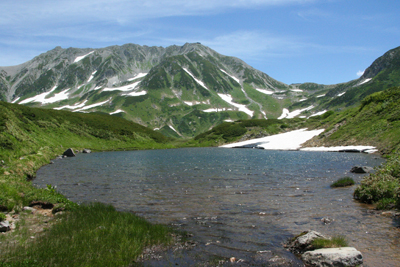 ミドリガ池と立山三山の写真