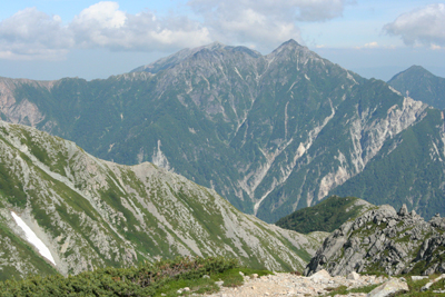 竜王岳への登りから見た針ノ木岳とスバリ岳の写真
