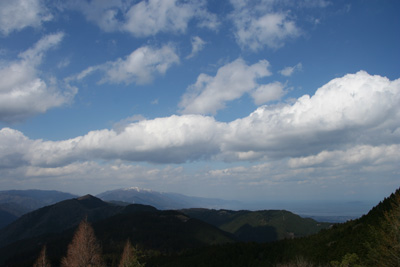 比叡山山頂バス停付近から見た山々の写真