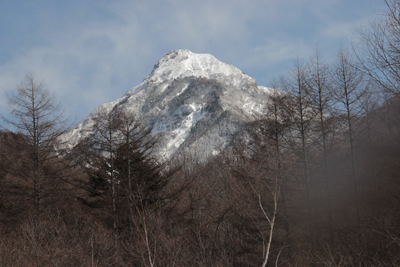 美濃戸から見た阿弥陀岳の写真