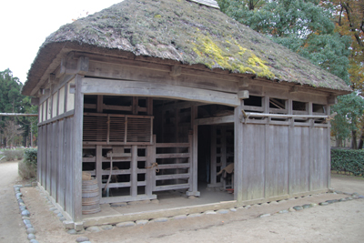 安房の農家の馬小屋の写真