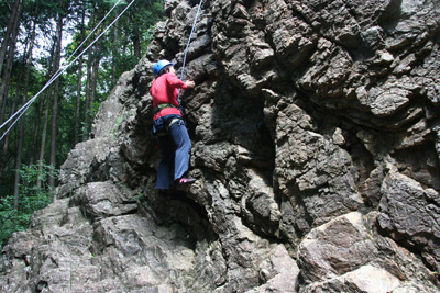 男岩西面フェースの下部を登るS.Kさんの写真