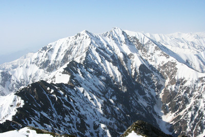 五竜岳山頂から見た鹿島槍ヶ岳の写真