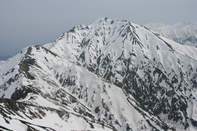 唐松岳山頂付近から見た五竜岳の写真