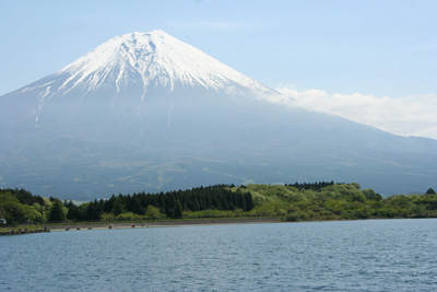 田貫湖と富士山の写真