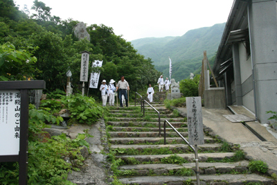 湯殿山神社への入口の写真