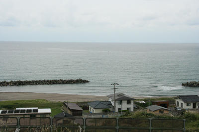 車窓から見た日本海の写真