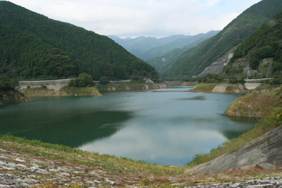 名栗湖と有間山方面の写真