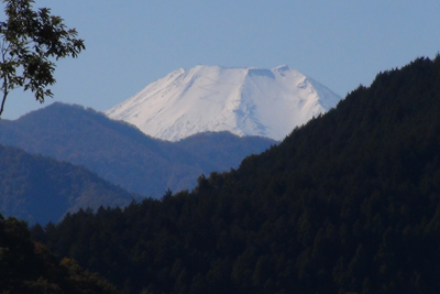 新大地峠近くから見た富士山の写真