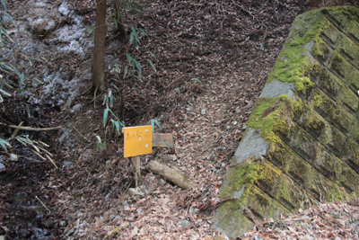 鳥ノ胸山の登山口の標識の写真