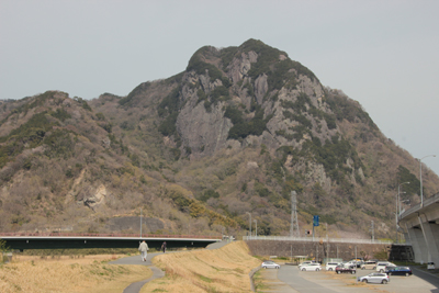 大仁駅近くから見た城山の写真