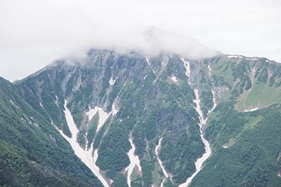 薬師岳から見た北岳バットレスの写真