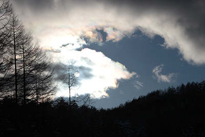 太陽と彩雲の写真