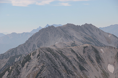 剱岳山頂から見た立山三山と槍ヶ岳、穂高連峰の写真