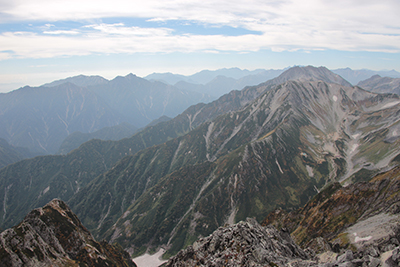 剱岳山頂から見た立山と表銀座方面、針ノ木岳、蓮華岳の写真