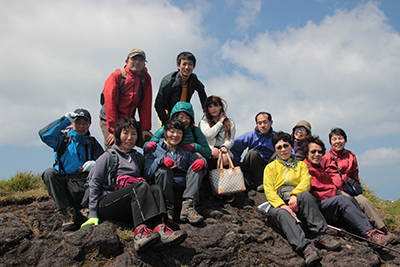 八丈富士山頂での集合写真
