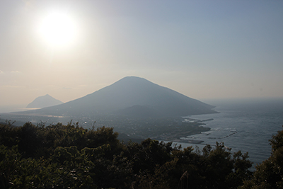 登龍峠から見た八丈富士の写真