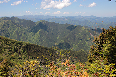 秩父御岳山山頂から見た北側方面の写真