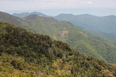 甲武信ヶ岳から破風山方面の写真