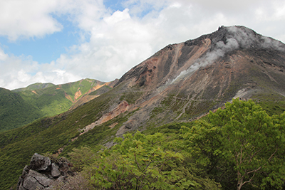 茶臼岳と三本槍岳の写真