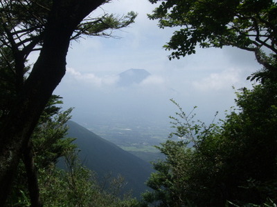 端足峠から見た富士山の写真
