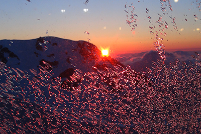 夕日とガラスについて氷の拡大写真
