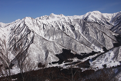 足拍子岳と武能岳の写真