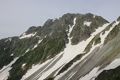 北穂南稜から見た奥穂高岳の写真