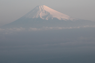 東急ハーベストクラブから見た早朝の富士山の写真