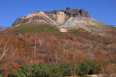 姥が平上部の紅葉と茶臼岳の写真