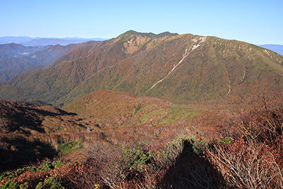 隠居倉直下から見た流石山、大倉山方面の写真