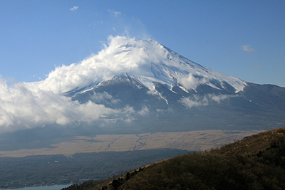 平尾山から見た富士山の写真