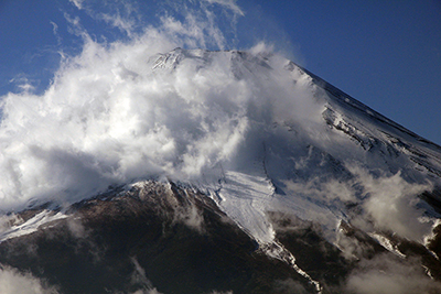 平尾山から見た富士山山頂の拡大写真