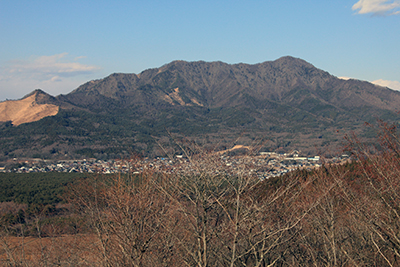 ホテルマウント富士から見た杓子山の写真