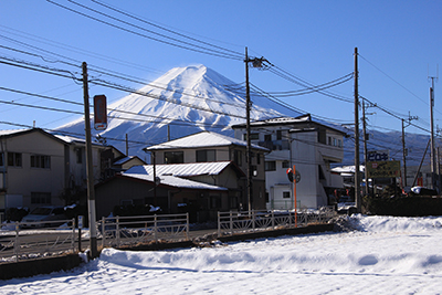 寿駅から見た富士山の写真