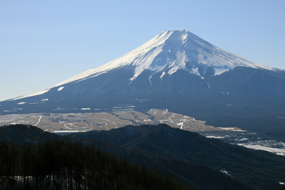 見晴台から見た午後の富士山の写真
