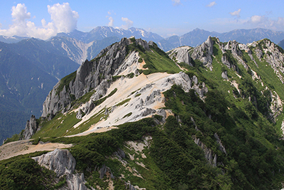 燕岳山頂から見た北燕岳方面の写真