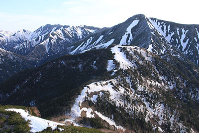 蝶槍から見た常念岳と大天井岳の写真