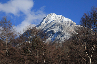 美濃戸山荘から見た阿弥陀岳の写真