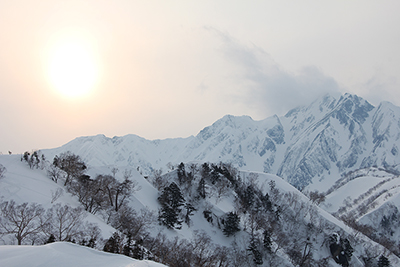 五竜岳と夕日の写真