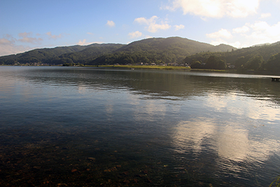 木崎湖の東側の写真