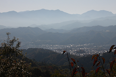 八重山展望台から見た丹沢方面の写真